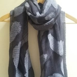 Unique swan scarf